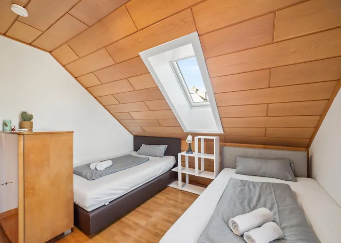 Sali Homes K39 Monte-carlo -spacious 6-bedroom With Terrace And Garden Views In Ideal For Groups Appartement Bayreuth